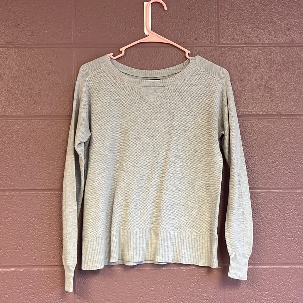 American Eagle Light Gray Sweater (Full Length/No Crop)